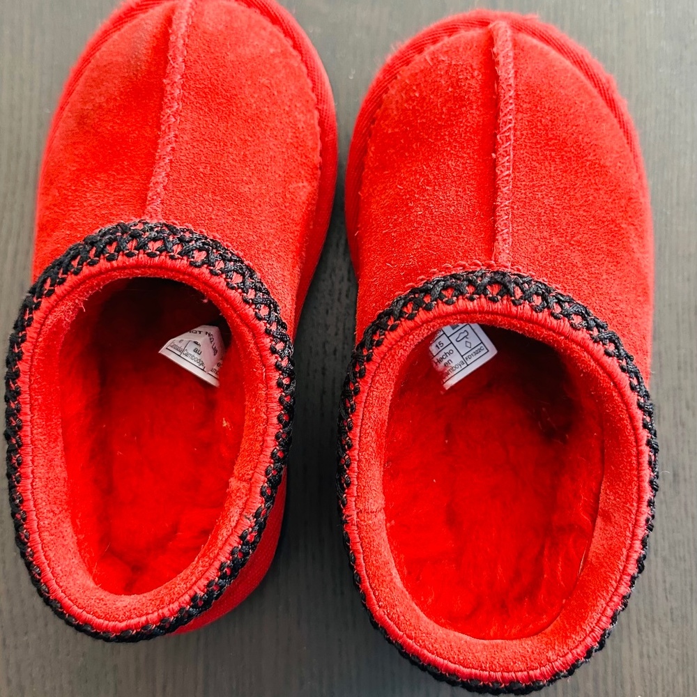 Red toddler uggs size 8